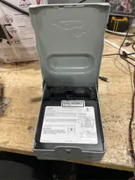 30-Amp 120/240-Volt Fused AC Disconnect — Photo 4