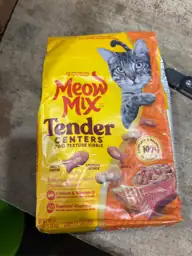 Meow Mix Tender Centers with… — Photo 3