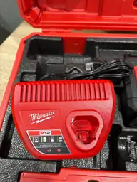 Milwaukee M12 3 beam Self… — Photo 5