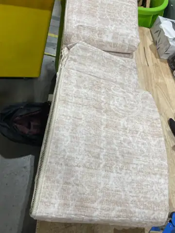 Area rug — Photo 1