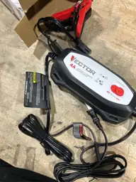 VECTOR 4 Amp Battery Charger/Maintainer — Photo 5