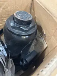Husky 30-Ton Welded Bottle Jack — Photo 5