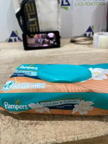 Pampers 224 ct baby wipes — Photo 1