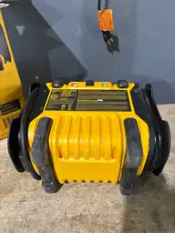 DEWALT 2000-Peak Amp Portable Jump… — Photo 5