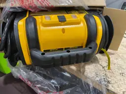 DEWALT 2000-Peak Amp Portable Jump… — Photo 4