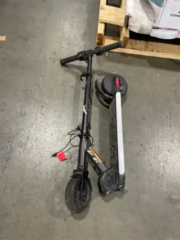 Jetson Omega Electric Scooter — Photo 1