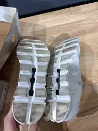 On cloud shoes — Photo 4