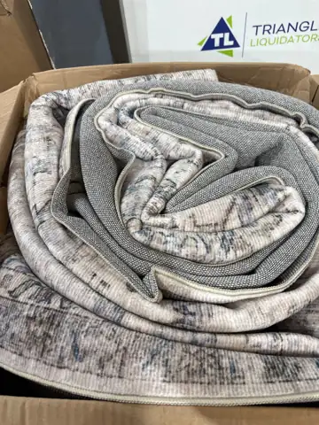 Area rug — Photo 1