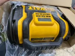 DEWALT 2000-Peak Amp Portable Jump… — Photo 4
