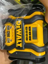 DEWALT 2000-Peak Amp Portable Jump… — Photo 4