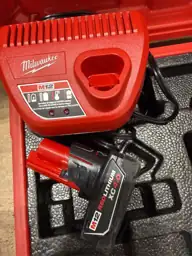 Milwaukee M12 3 beam Self… — Photo 5