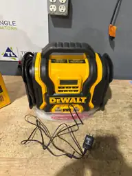 DEWALT 2000-Peak Amp Portable Jump… — Photo 4