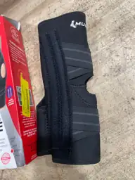 Self Adjusting Knee Stabilizer — Photo 4