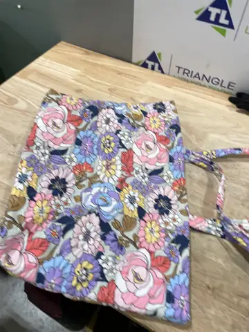 Vera Bradley travel tout — Photo 1