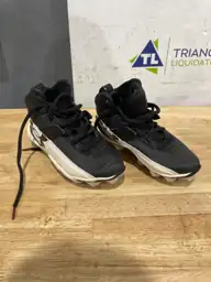 Under Armour Size 3Y Shoes — Photo 2