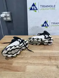 Under Armour Size 3Y Shoes — Photo 4