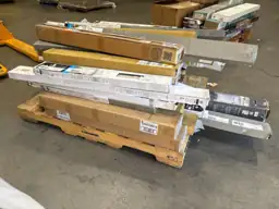 Misc. window blinds lot-sizes vary — Photo 3