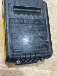 20V MAX XR Premium Lithium-Ion 4.0Ah Battery Pack | Triangle Liquidators