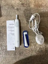 Oral-B iO2 Rechargeable Electric Toothbrush,… — Photo 3