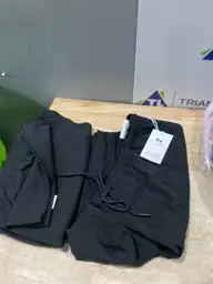 Free assembly shorts — Photo 2