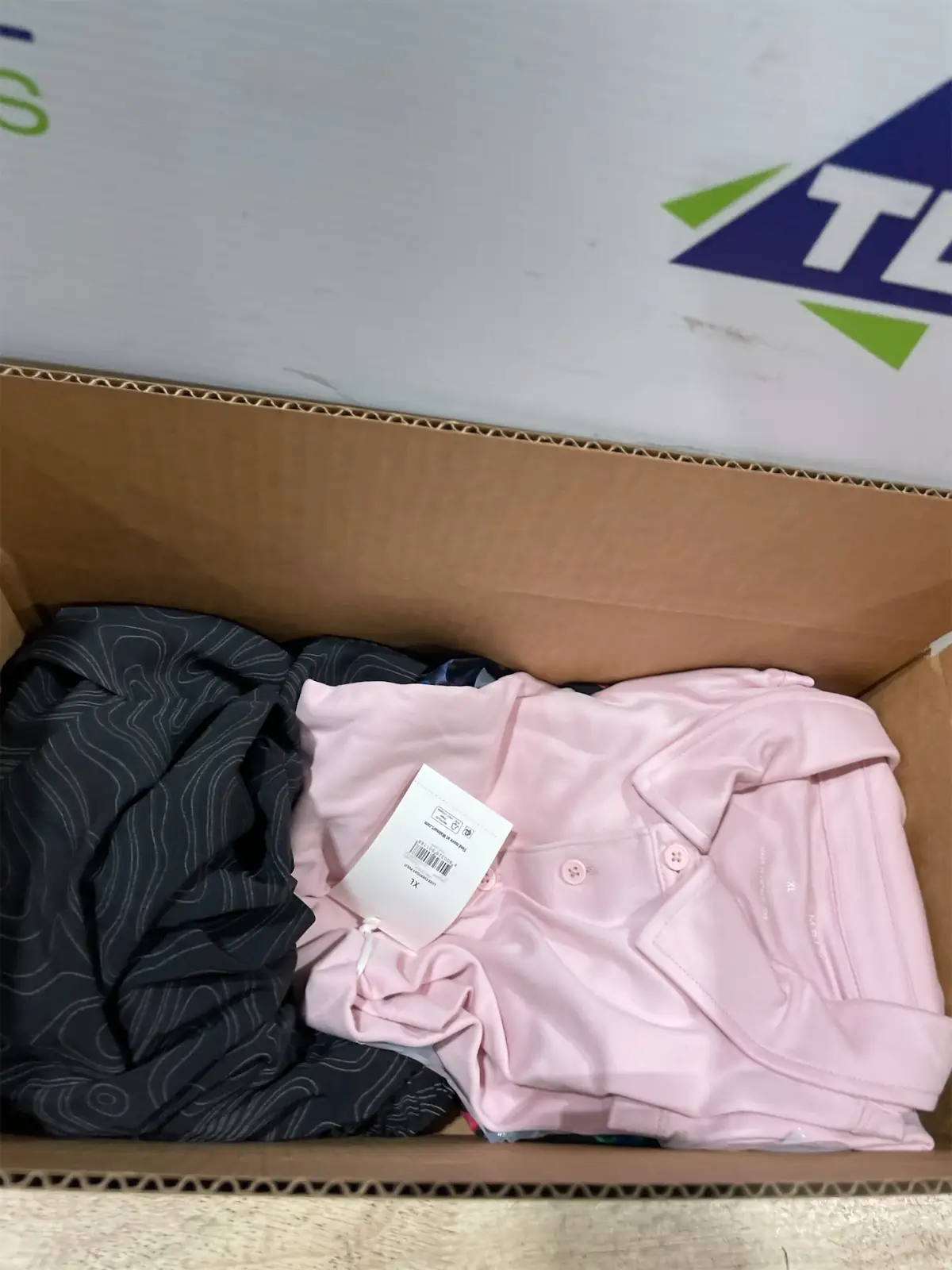 Walmart clothing lot — Photo 1