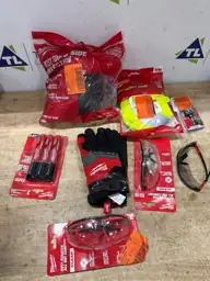 Assorted Milwaukee items lot box — Photo 1