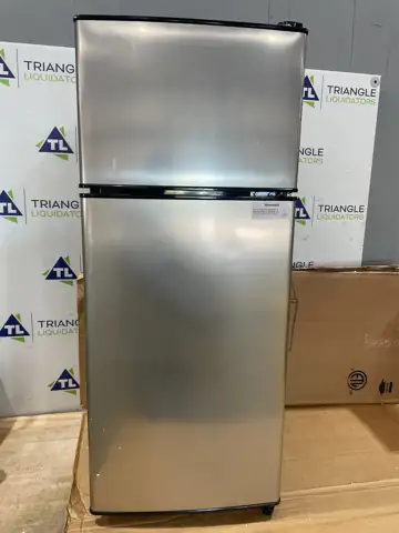 Refrigerator — Photo 1
