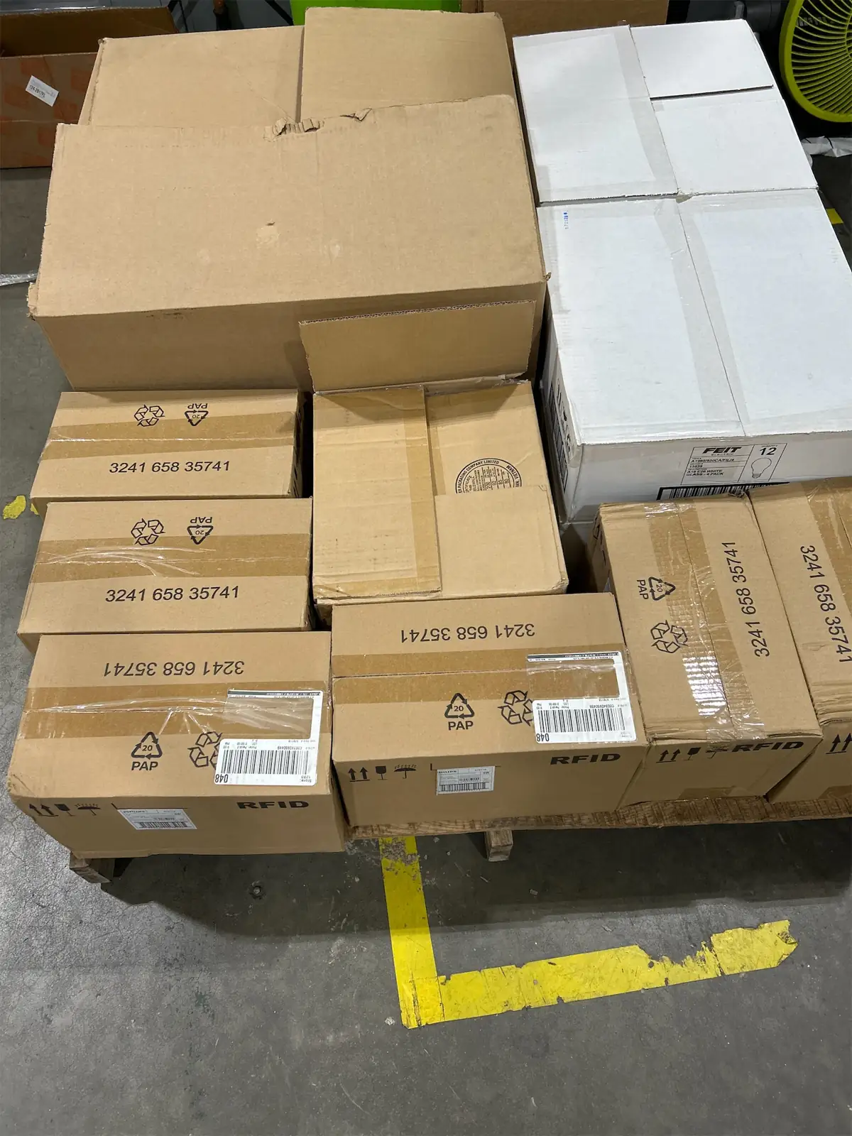 Home Depot LIGHT BULBS — Photo 1