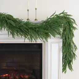 Artificial Norfolk Pine Garland, 9… — Photo 1
