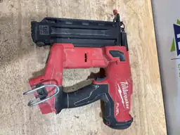 Milwaukee M18 FUEL 18 Ga.… — Photo 4