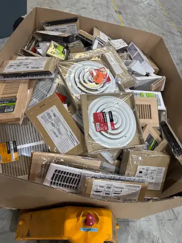 Pallet of assorted vent registers — Photo 1