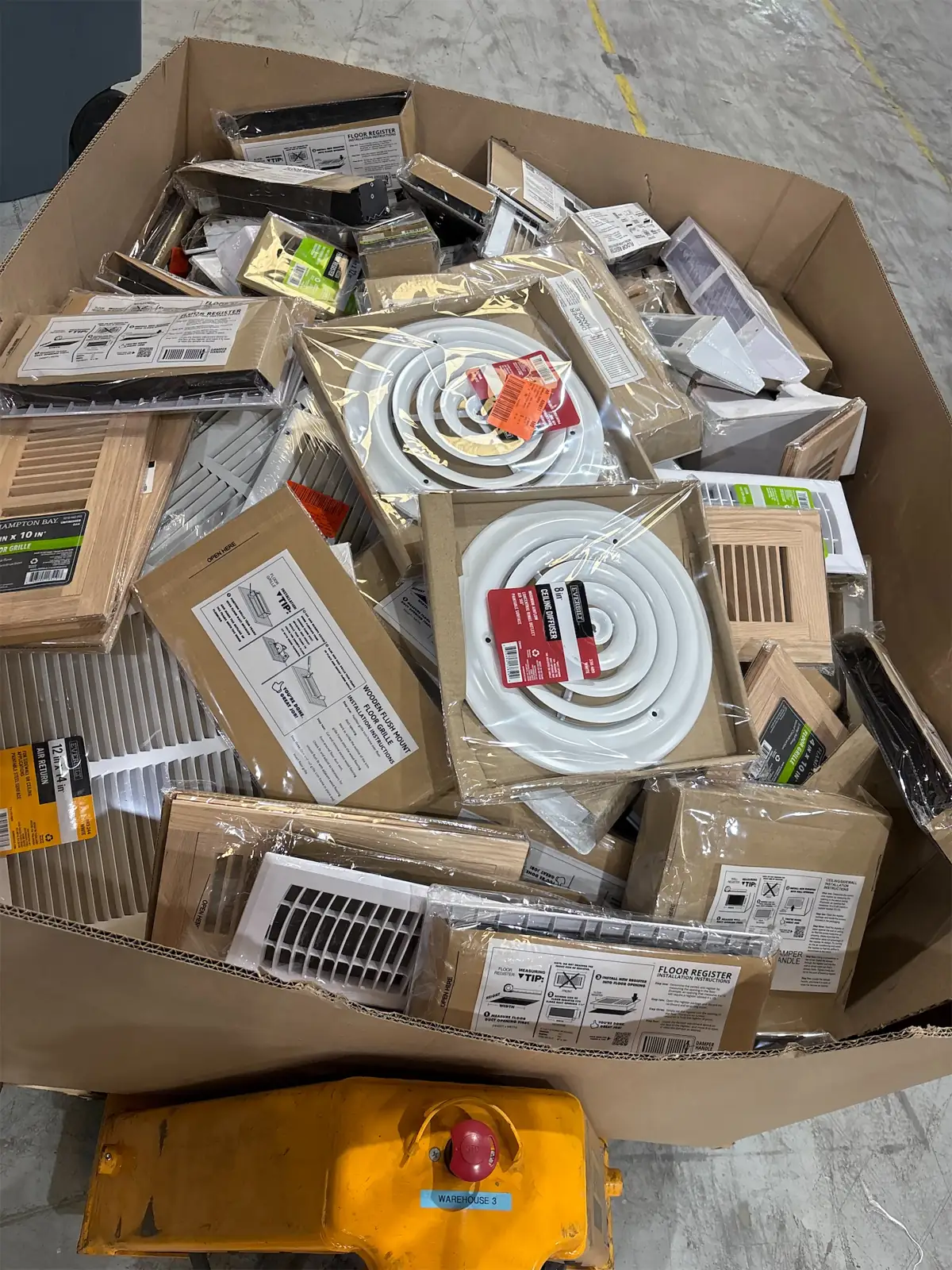 Pallet of assorted vent registers — Photo 1