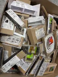 Pallet of assorted vent registers — Photo 3