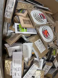 Pallet of assorted vent registers — Photo 4