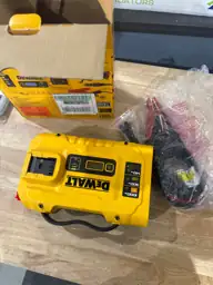 DEWALT 3-Way 1000-Watt Power Inverter… — Photo 4