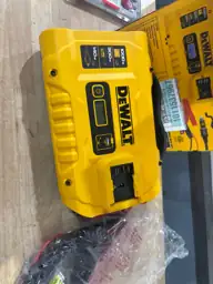 DEWALT 3-Way 1000-Watt Power Inverter… — Photo 6