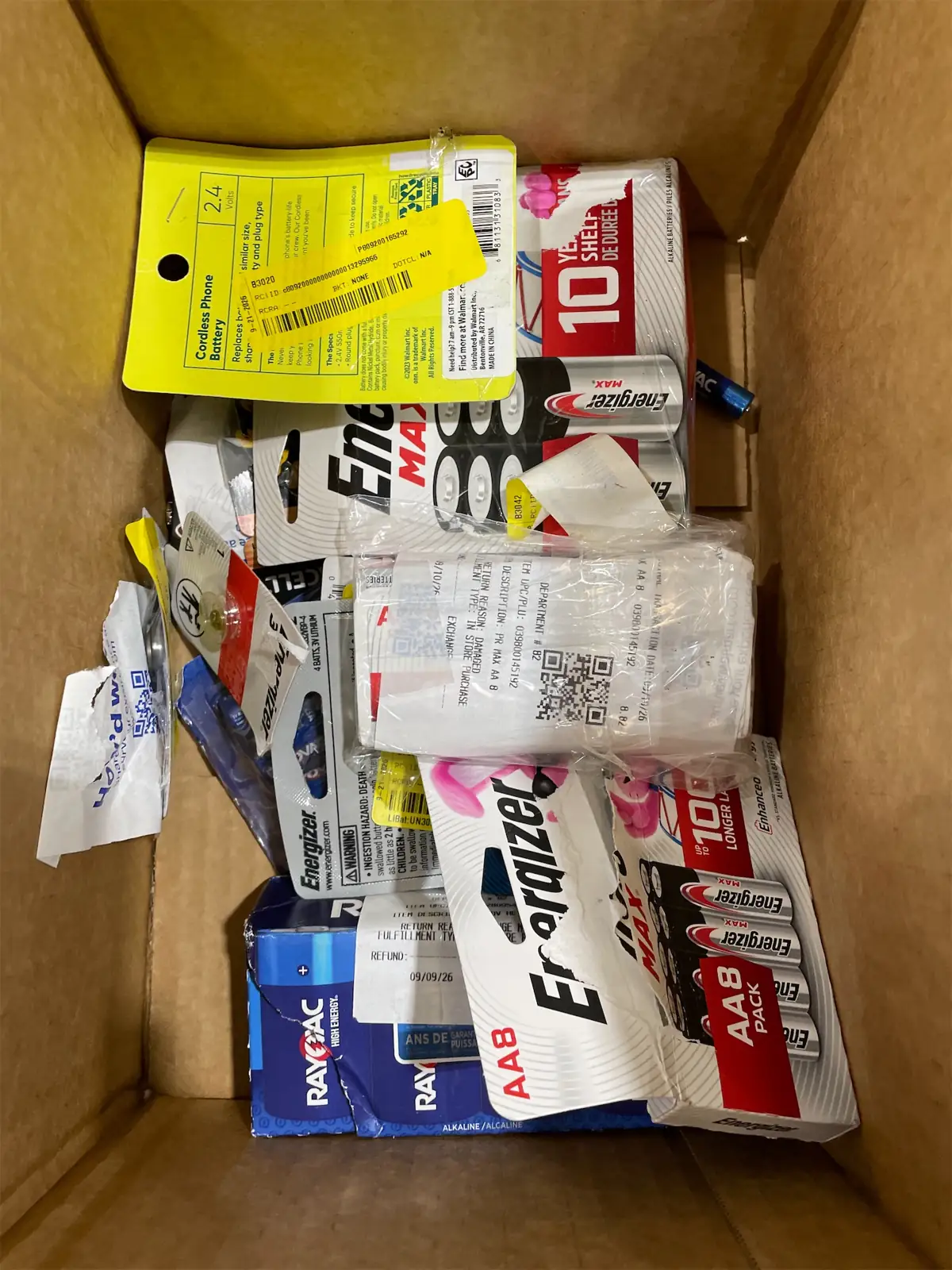 Assorted Batteries Lot Box — Photo 1