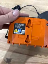 18V Lithium-Ion Charger — Photo 4
