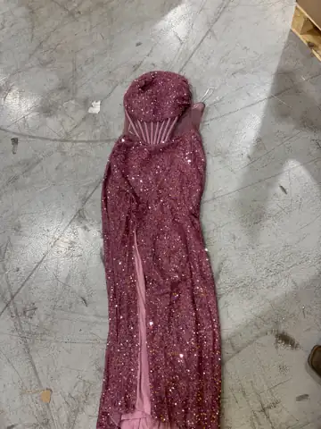 Sparkly dress — Photo 1