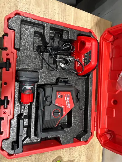 Milwaukee M12 3 beam Self… — Photo 4