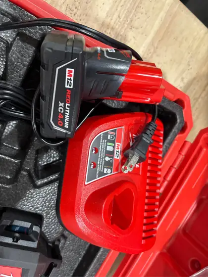 Milwaukee M12 3 beam Self… — Photo 5