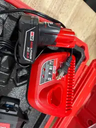 Milwaukee M12 3 beam Self… — Photo 5