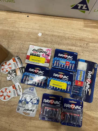 Walmart lot box (batteries size/brand… — Photo 1