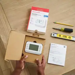X2P Programmable Thermostat, Conventional/Heat Pump,… — Photo 2