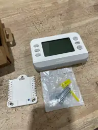 X2P Programmable Thermostat, Conventional/Heat Pump,… — Photo 4