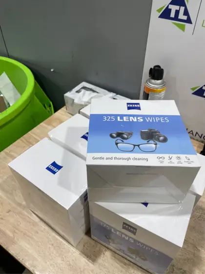 ZEISS Gentle and Thorough Cleaning… — Photo 4