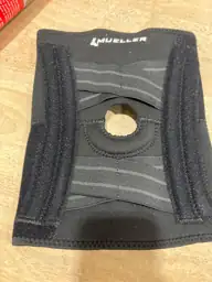 Self Adjusting Knee Stabilizer — Photo 4