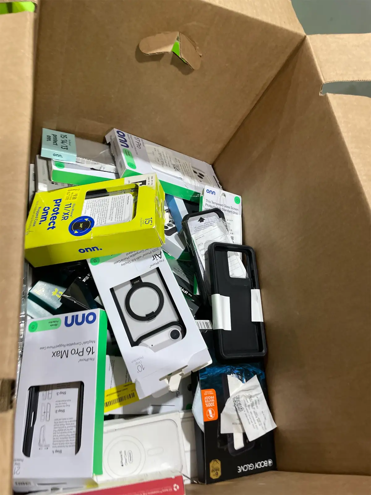 Walmart phone accessories — Photo 1