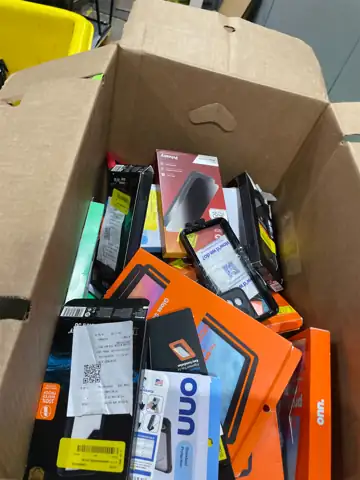 Walmart phone accessories — Photo 1