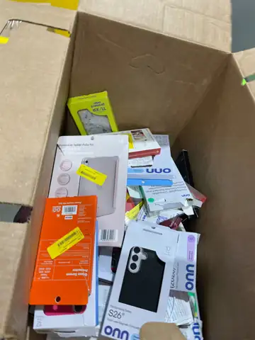 Walmart phone accessories — Photo 1